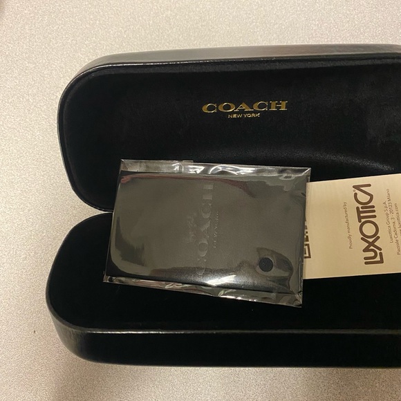 Coach Sunglass & Eyeglasses large Case with cleaning Cloth/small scratches - Picture 5 of 5